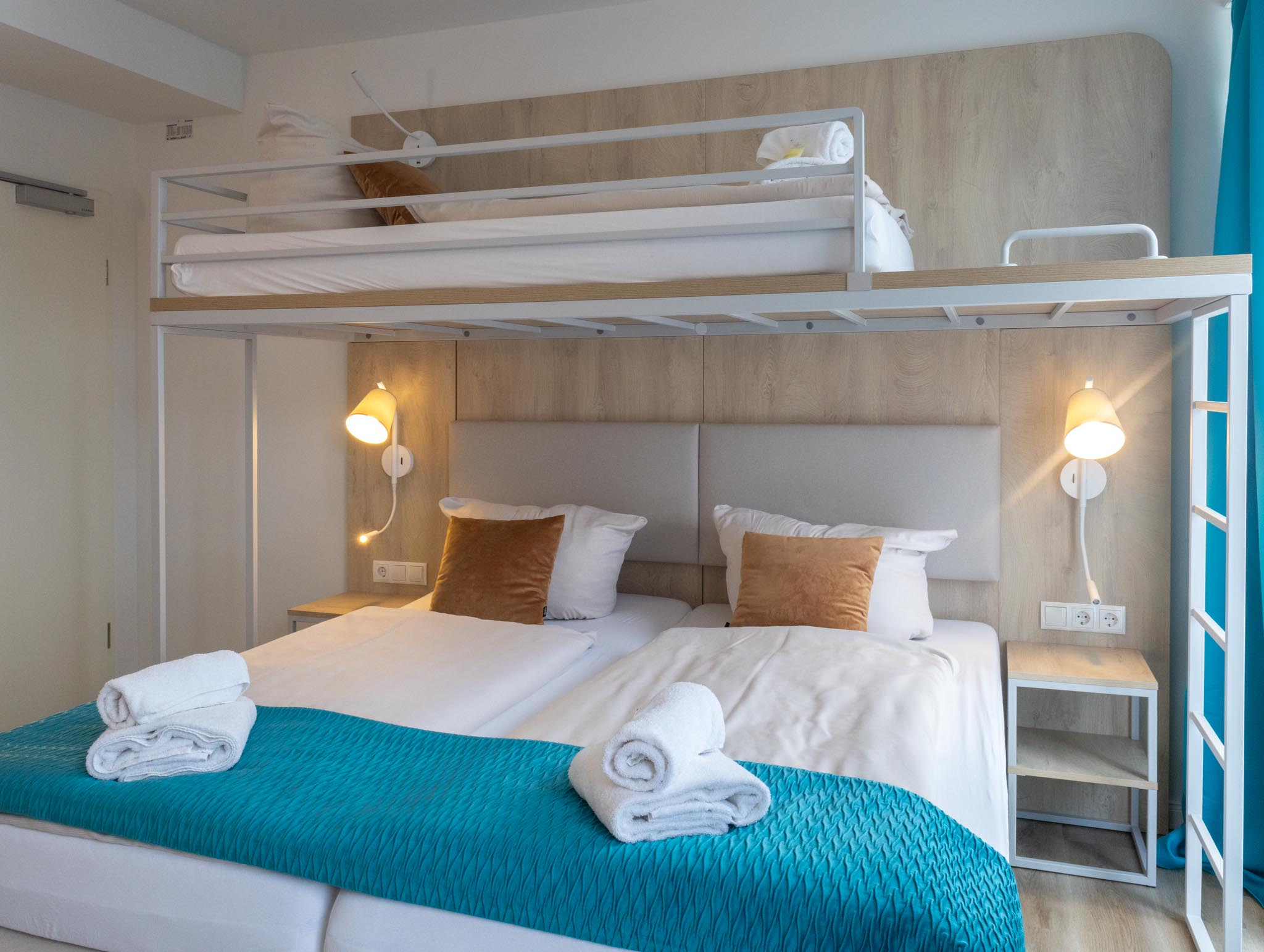 Dreibettzimmer Kapitänszimmer – Ansicht im FairSchlafen Boutique Hotel