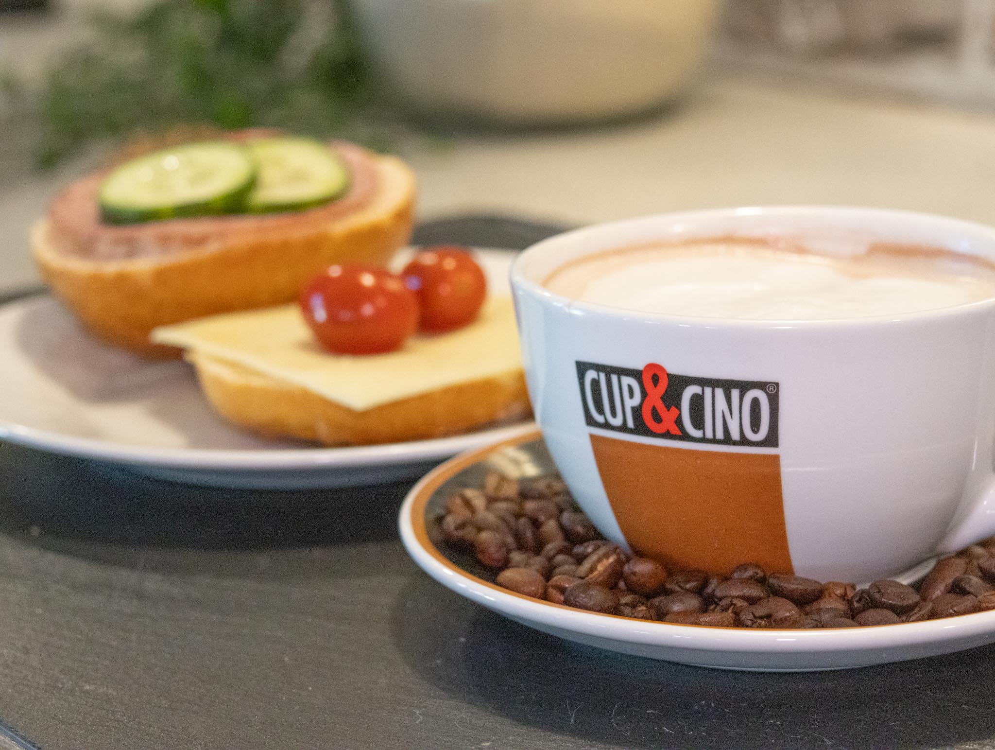 Frühstück mit Kaffee und Snack im FairSchlafen Boutique Hotel