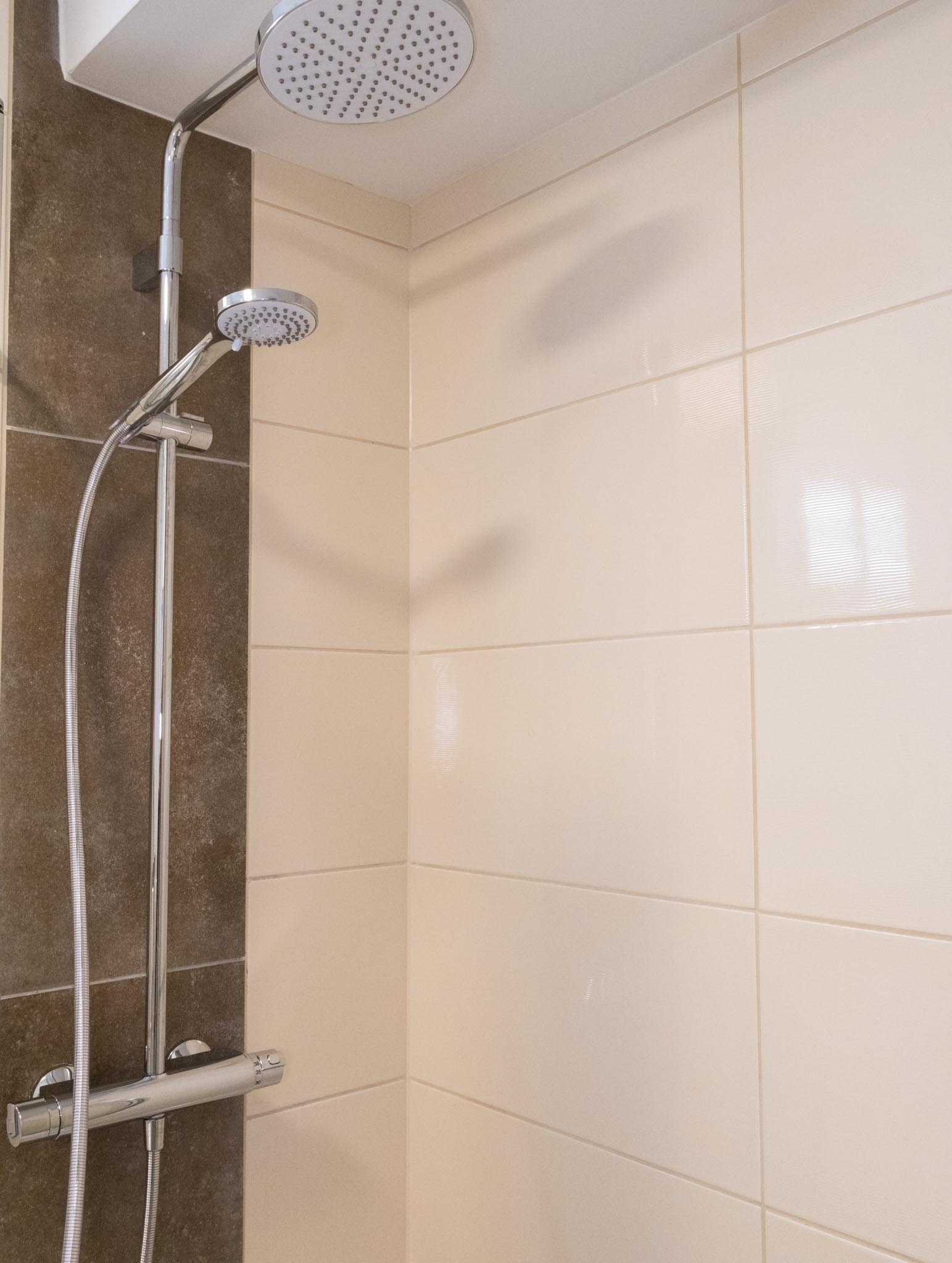 Kombüse – Badezimmer mit Duschbrause